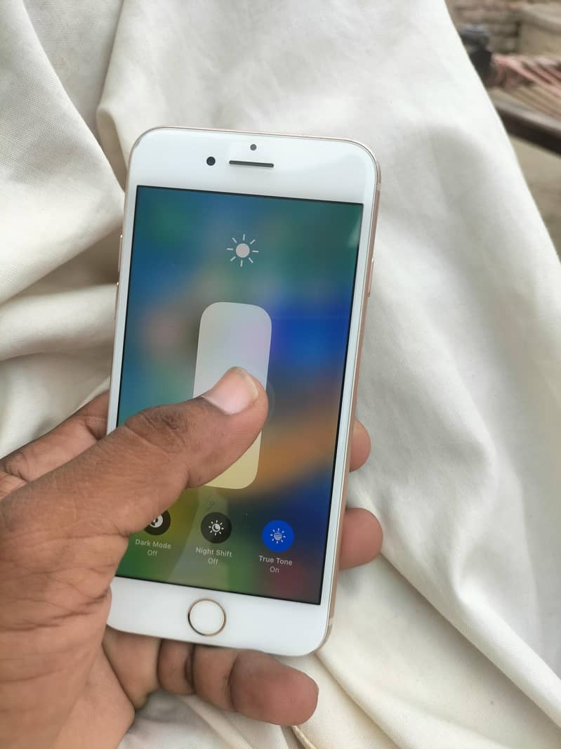 Apple iPhone 8 5