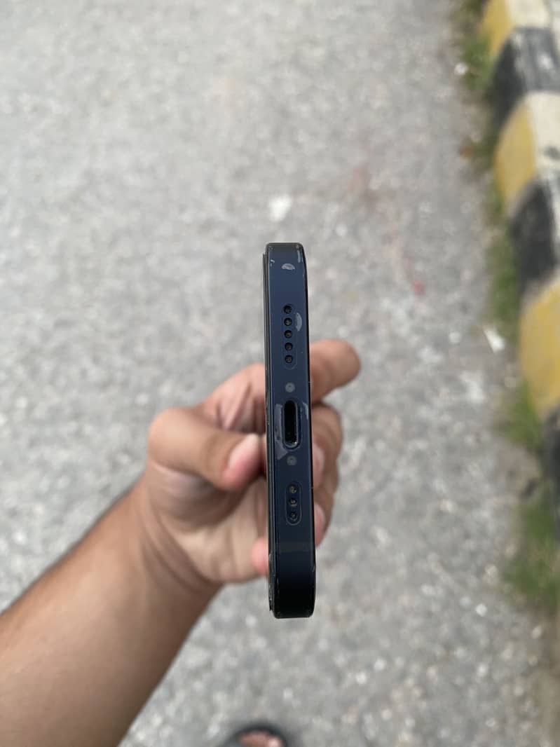 Apple iPhone 12 1