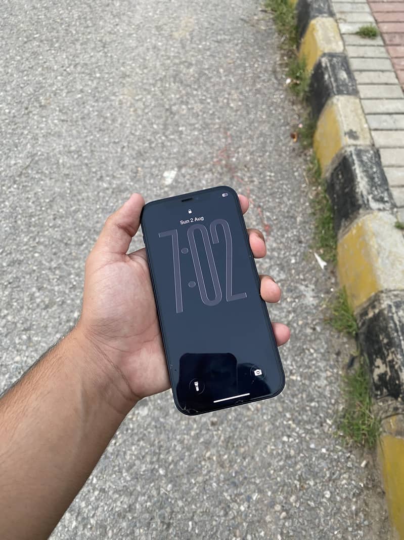 Apple iPhone 12 4
