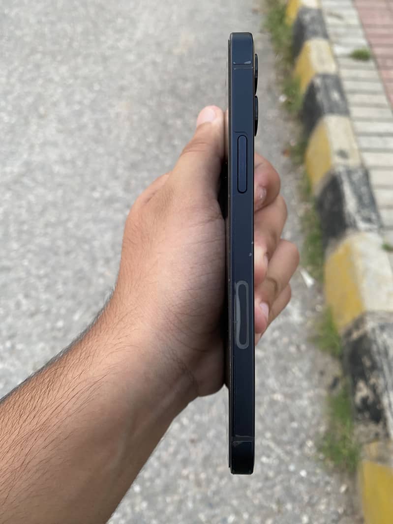 Apple iPhone 12 6
