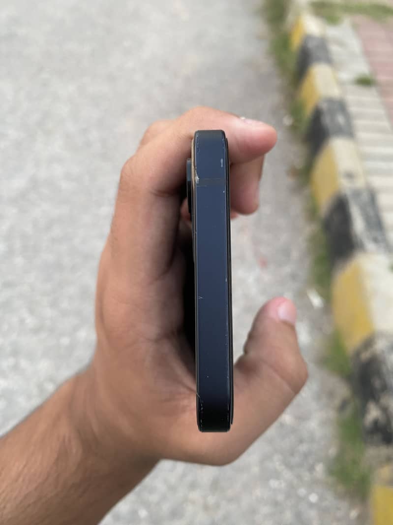 Apple iPhone 12 7