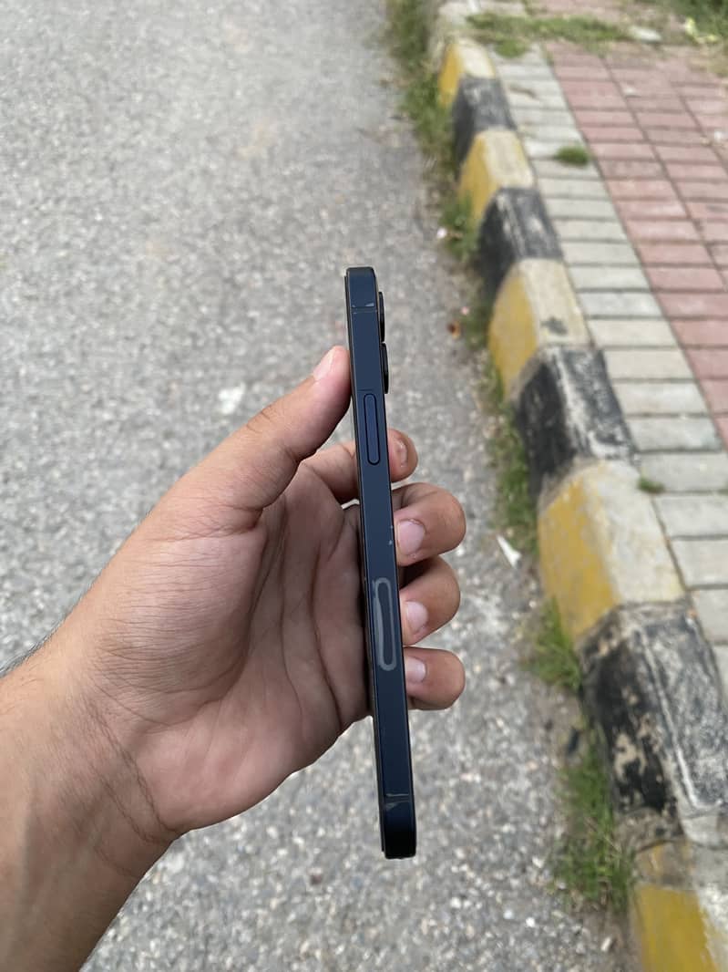Apple iPhone 12 10