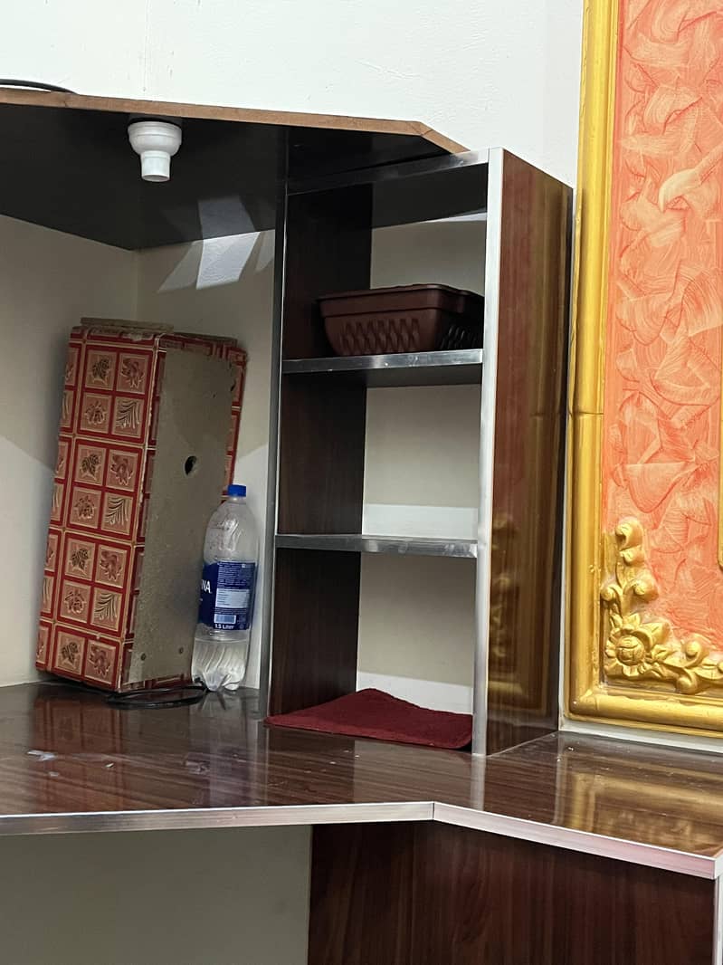 CORNER WITH STUDY TABLE 3
