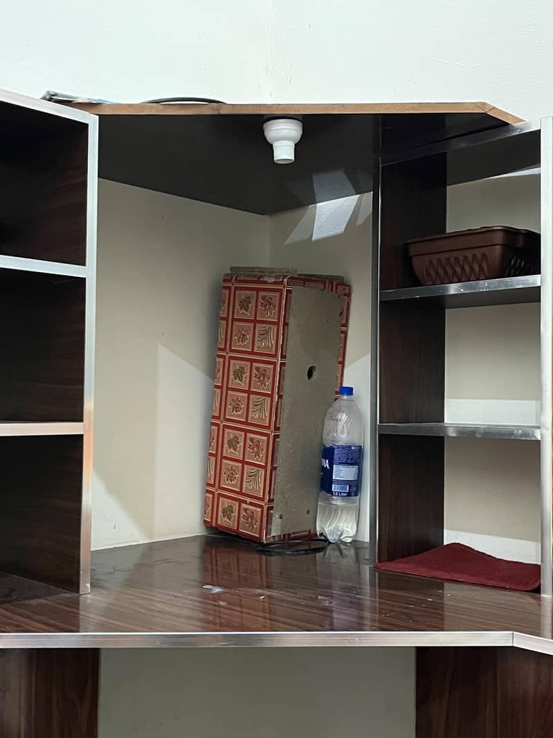 CORNER WITH STUDY TABLE 4