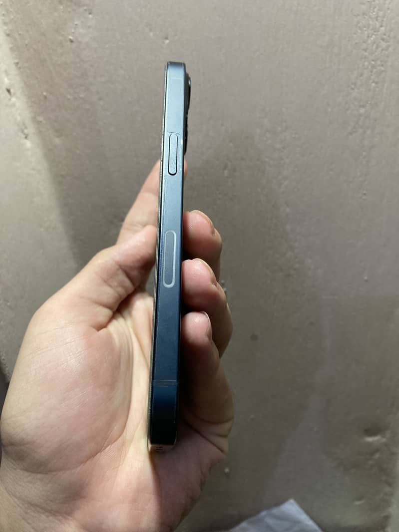Apple iPhone 13 4