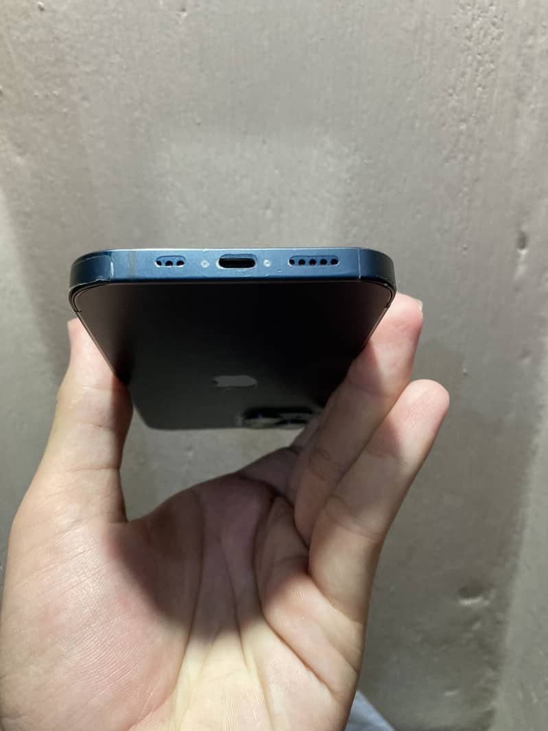 Apple iPhone 13 8