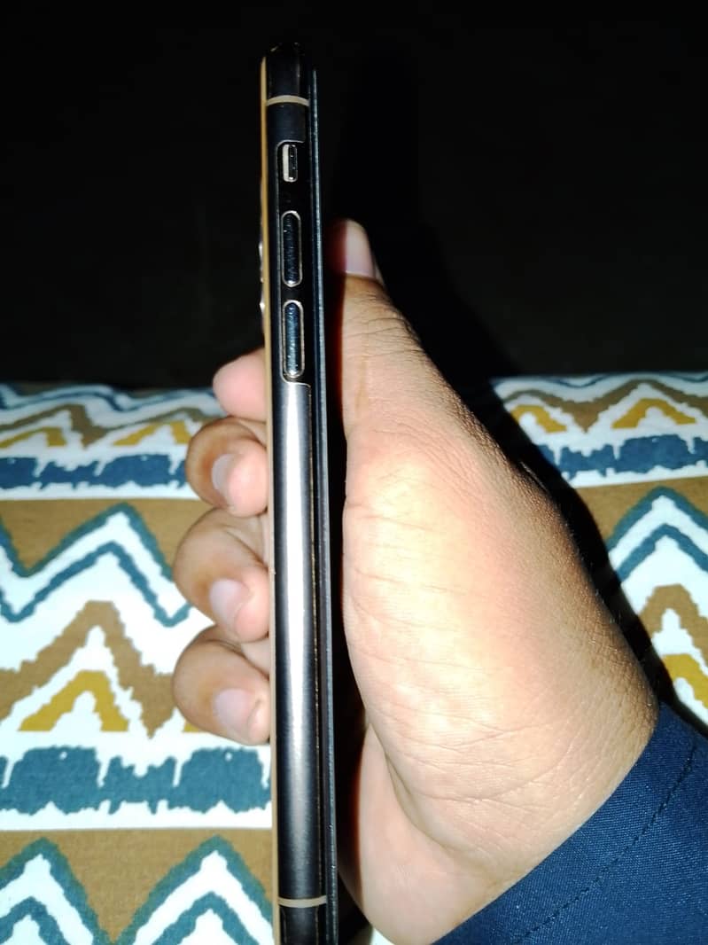 Apple iPhone 11 Pro 1