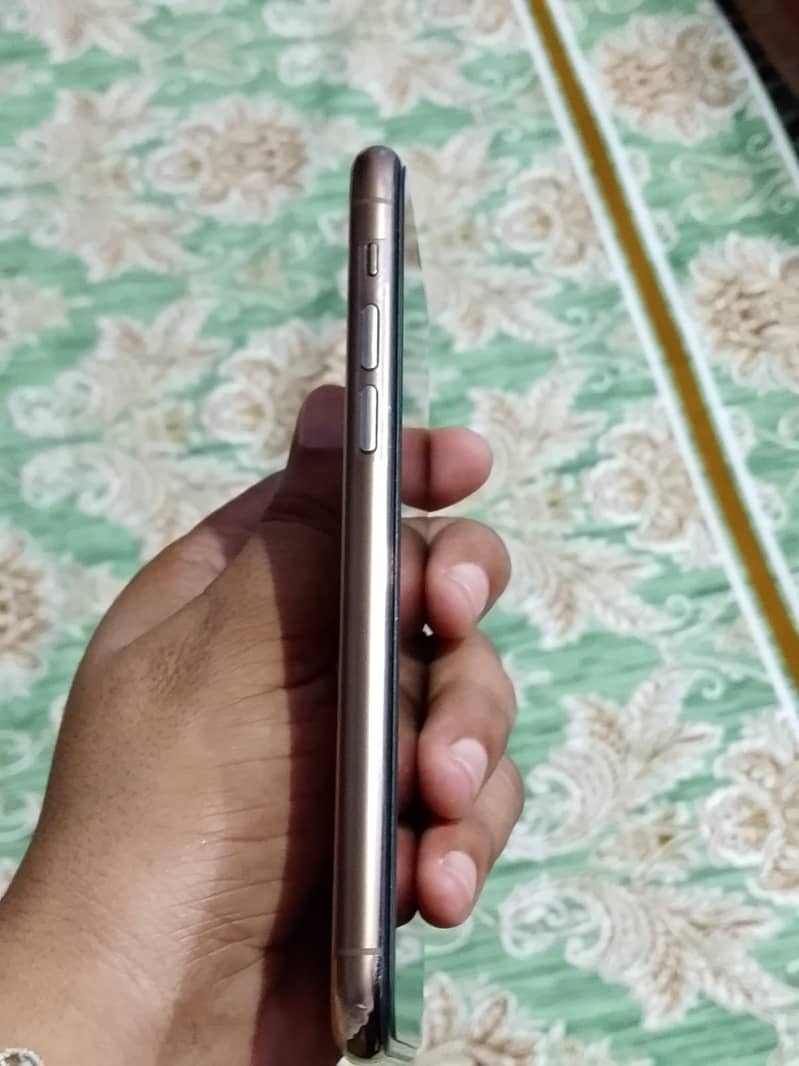 Apple iPhone 11 Pro 3