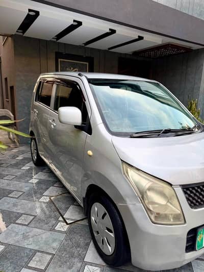 Bahria town mn staff ki gari hy hiace