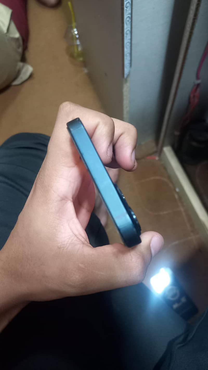 Apple iPhone 13 4