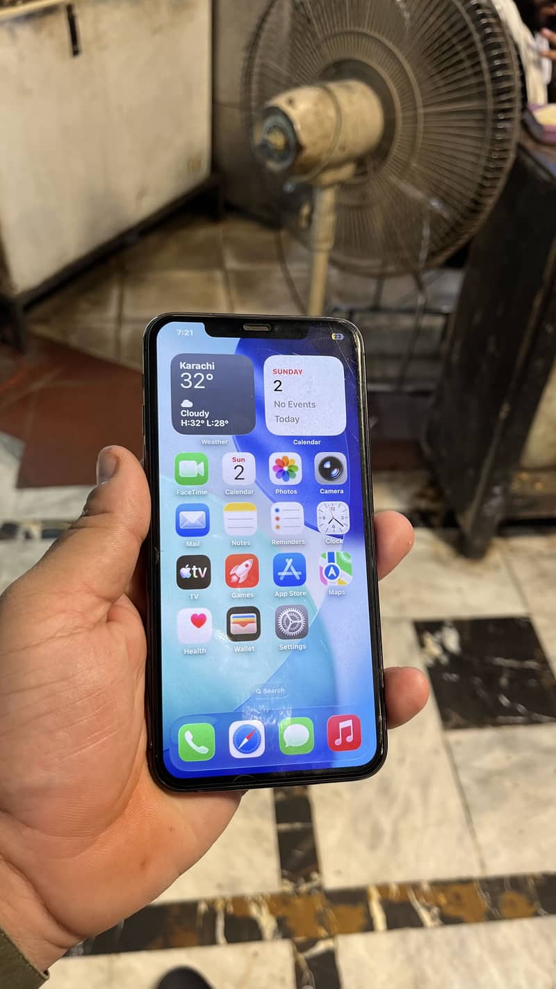 iPhone 11 Pro Max 1