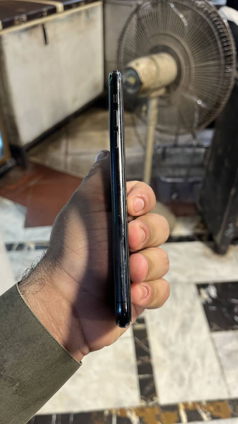 iPhone 11 Pro Max 2