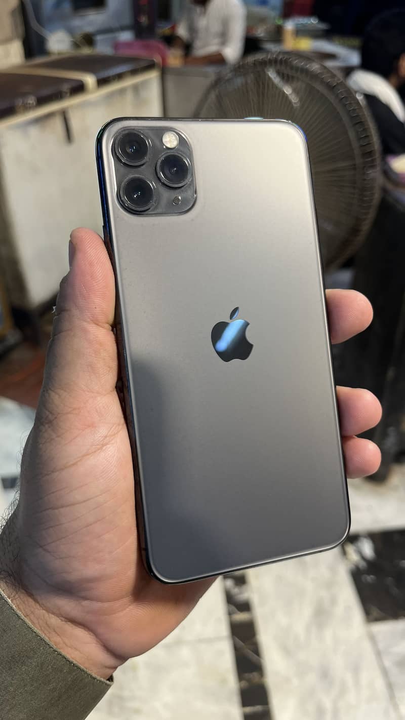 iPhone 11 Pro Max 4