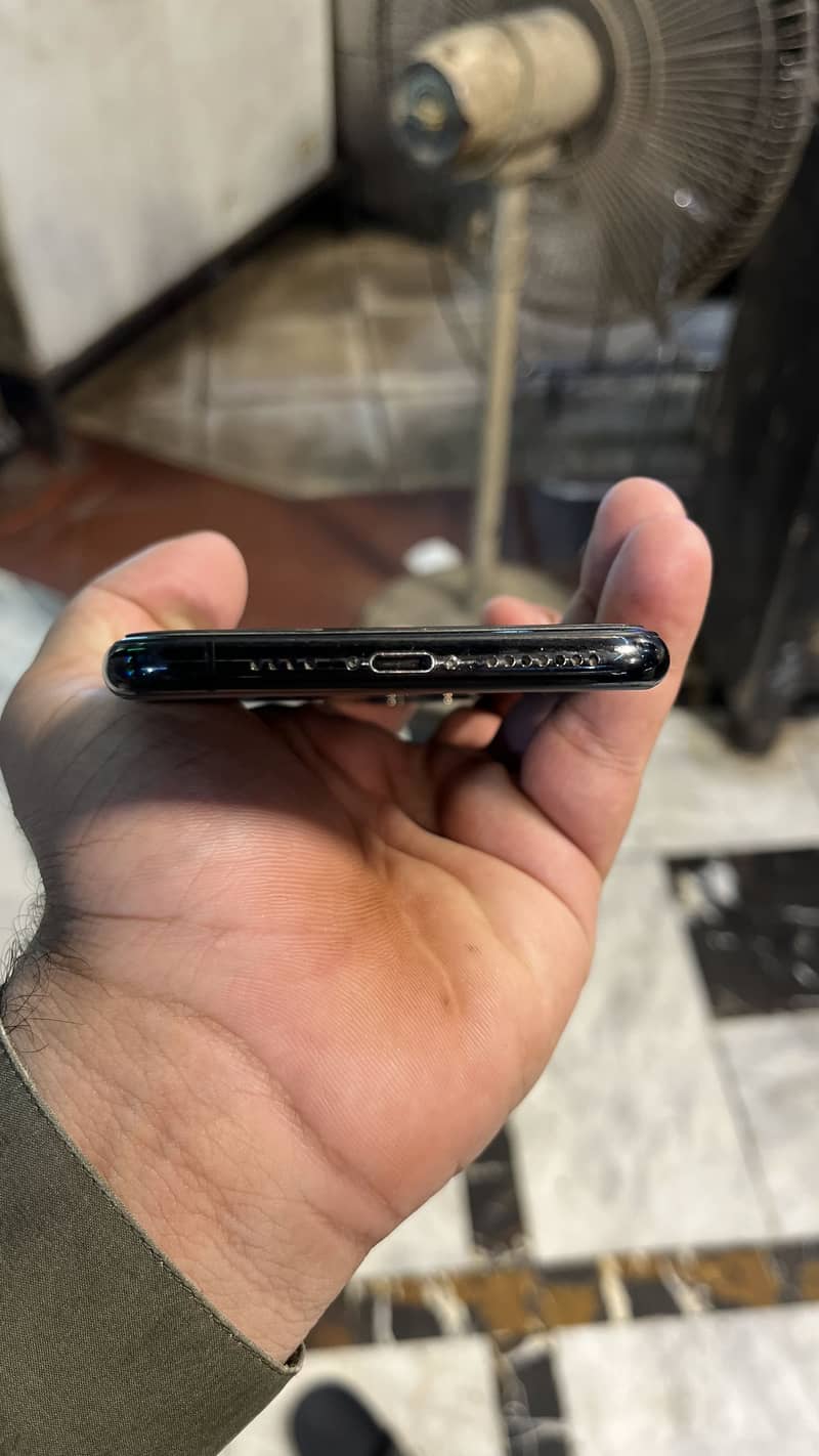 iPhone 11 Pro Max 5