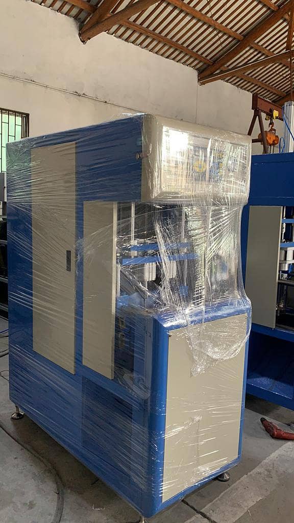 Pet Blowing Machine 6