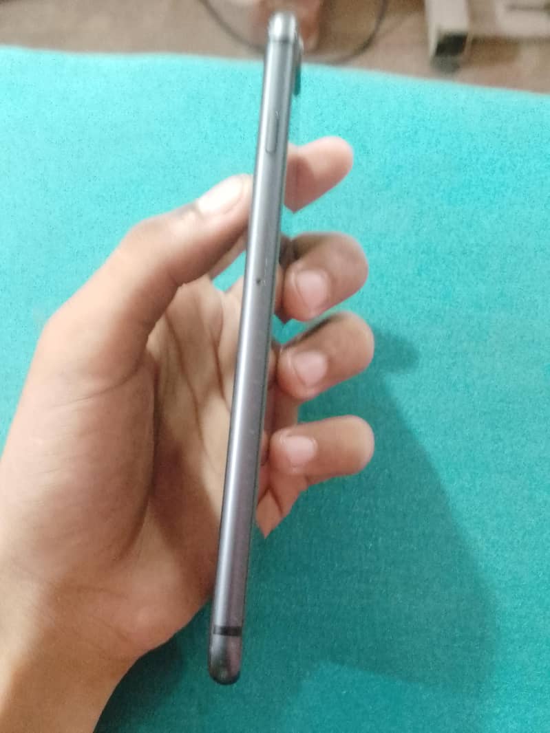 Apple iPhone 8 Plus 4