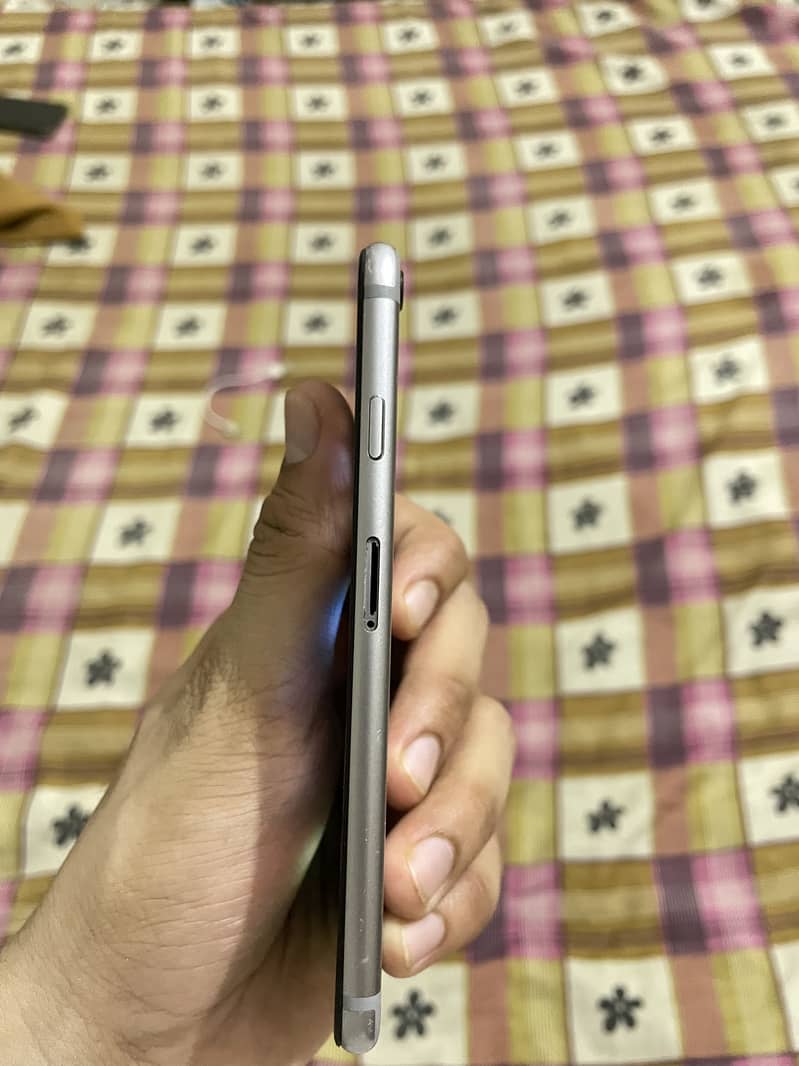 Apple iPhone 6S 4