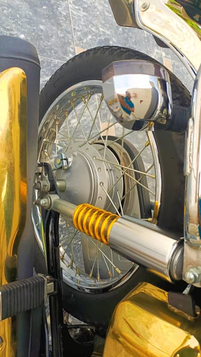 Honda 125 special edition gold