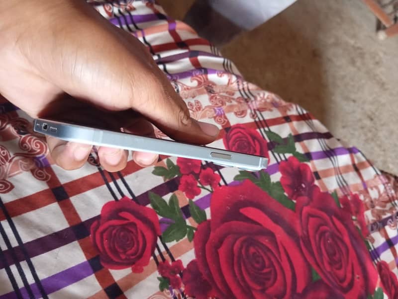 Apple iPhone 15 4