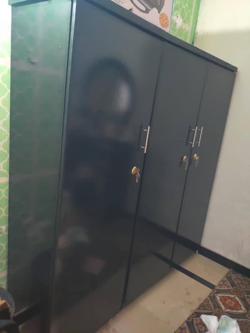 almari 1