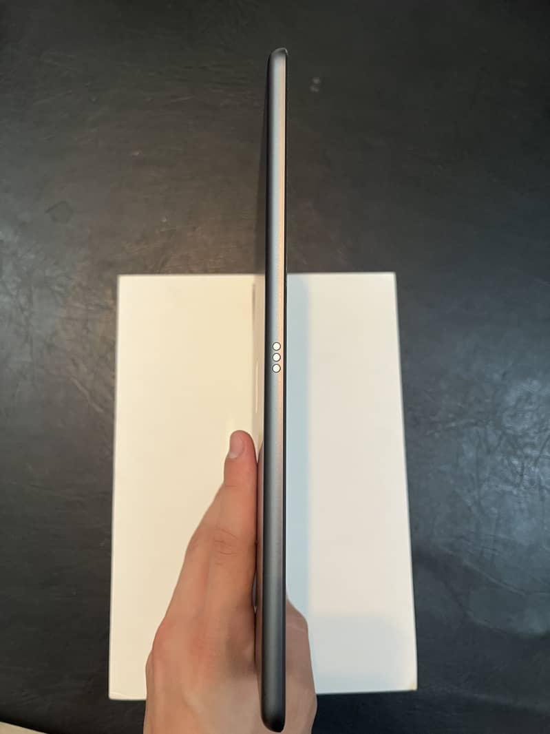 Ipad 9 Generation with box 2