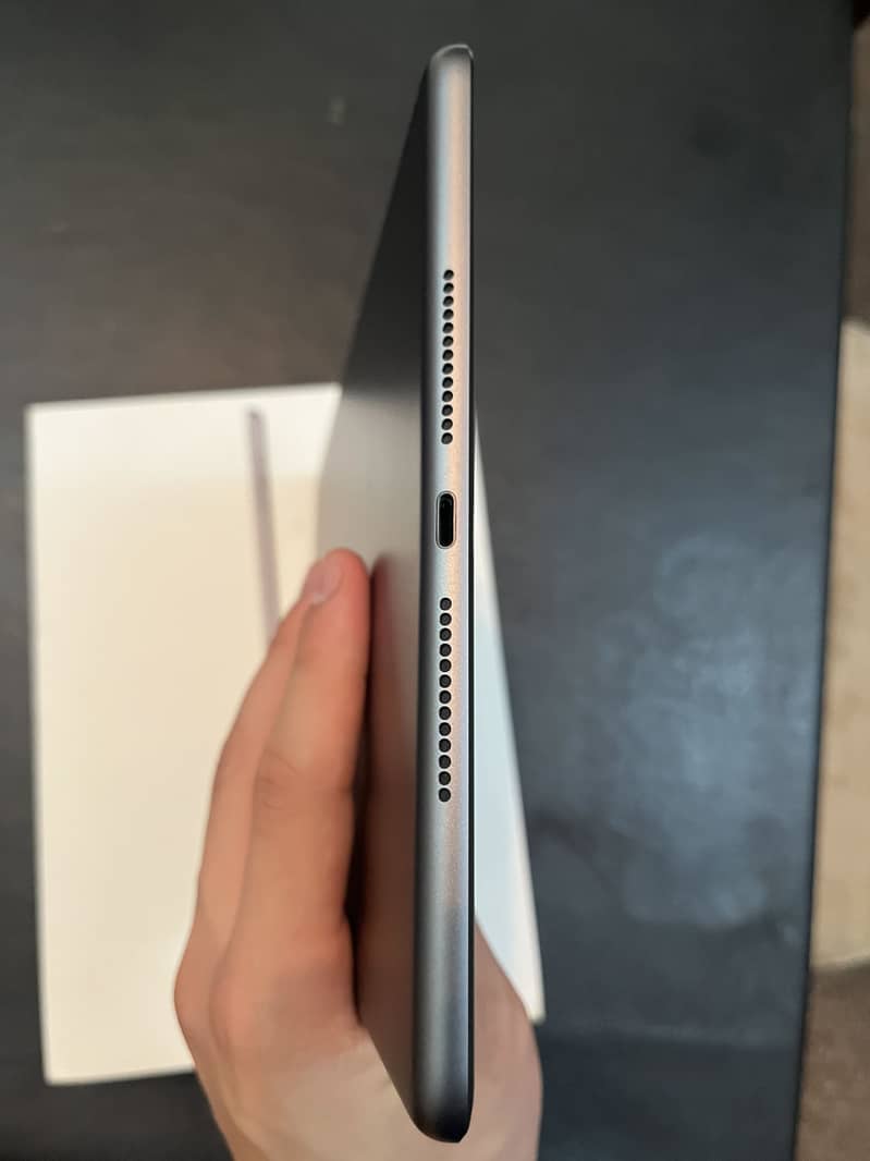 Ipad 9 Generation with box 7