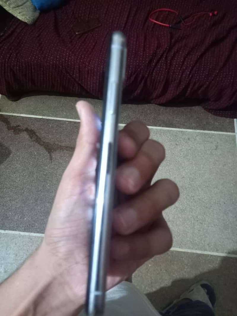 Apple iPhone X 3