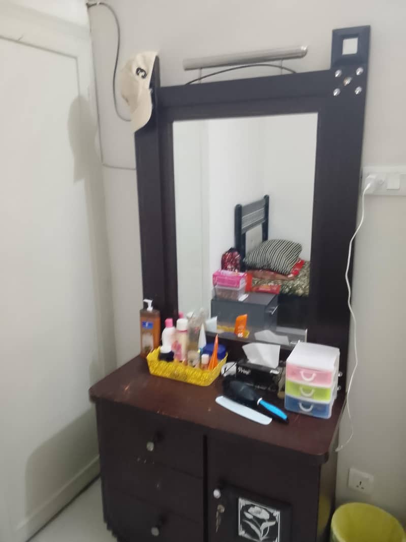 Dressing Table Within Good Condition 1