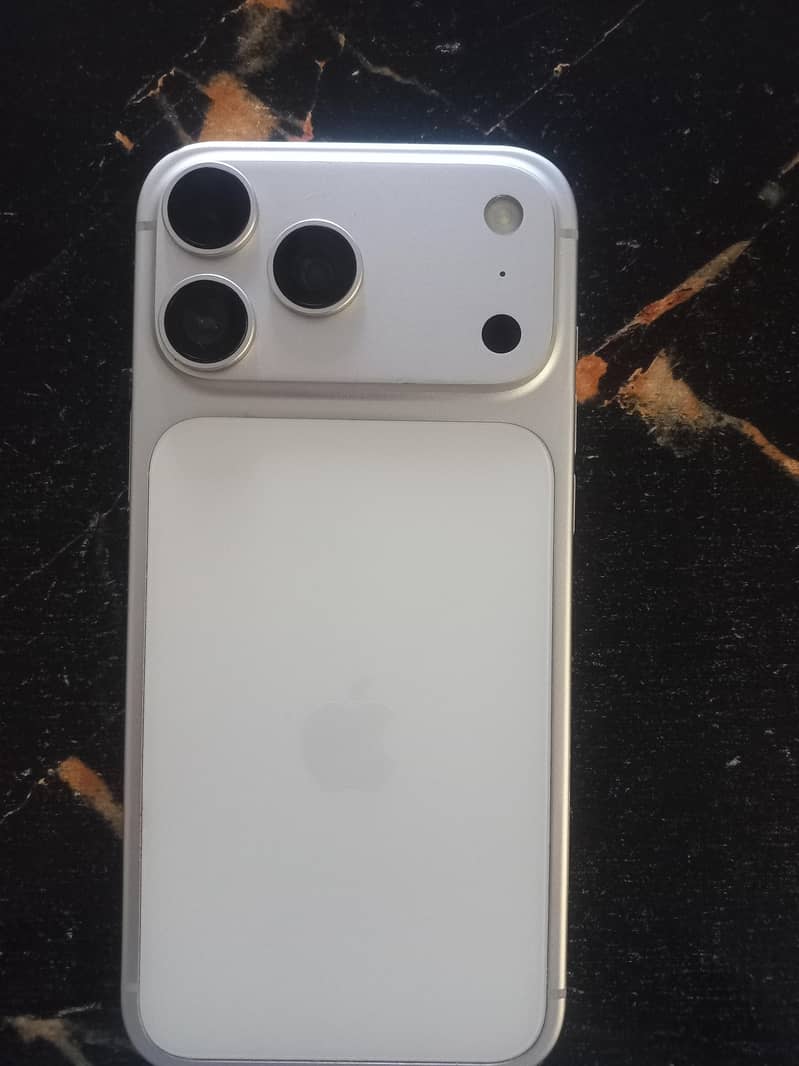 Apple iPhone 17 Pro Max 1
