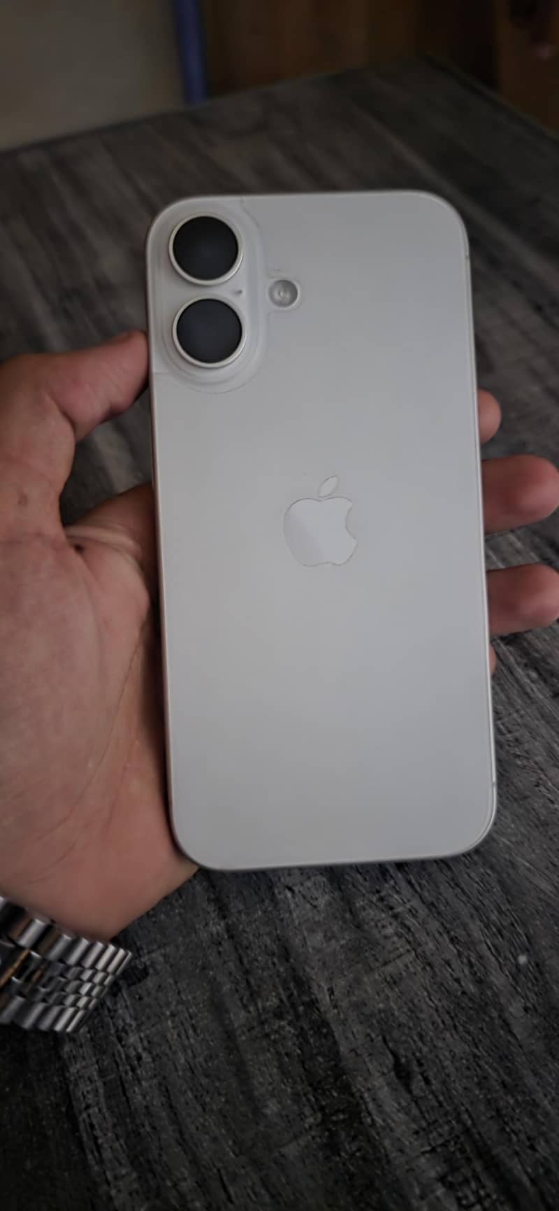 Apple iPhone 16 1