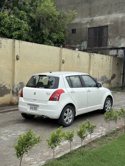 Suzuki Swift 2015 1.3 DLX full option