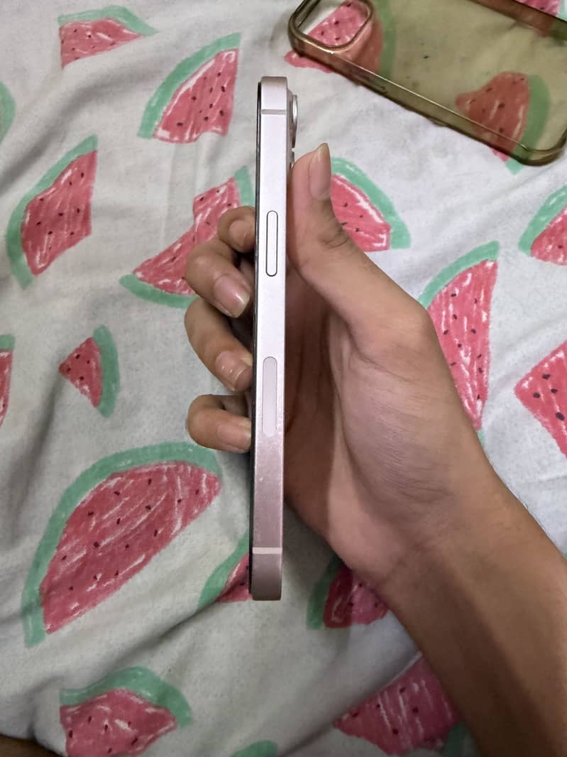 Apple iPhone 13 2