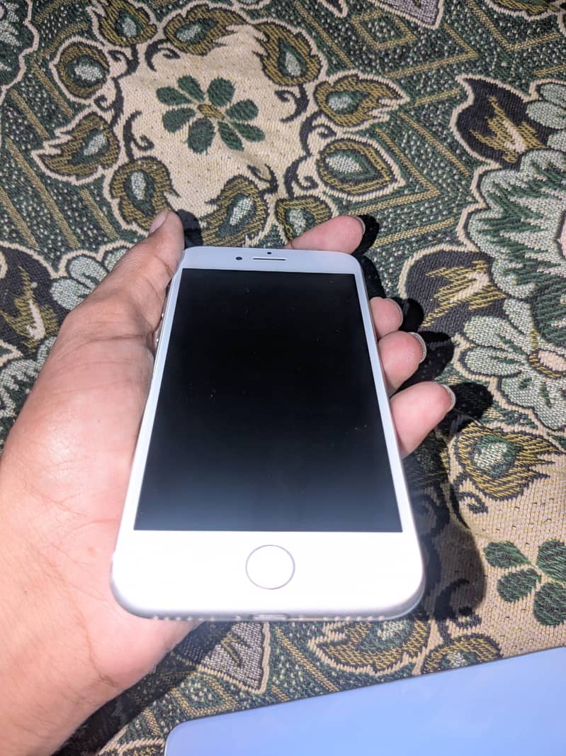 Apple iPhone 8 1