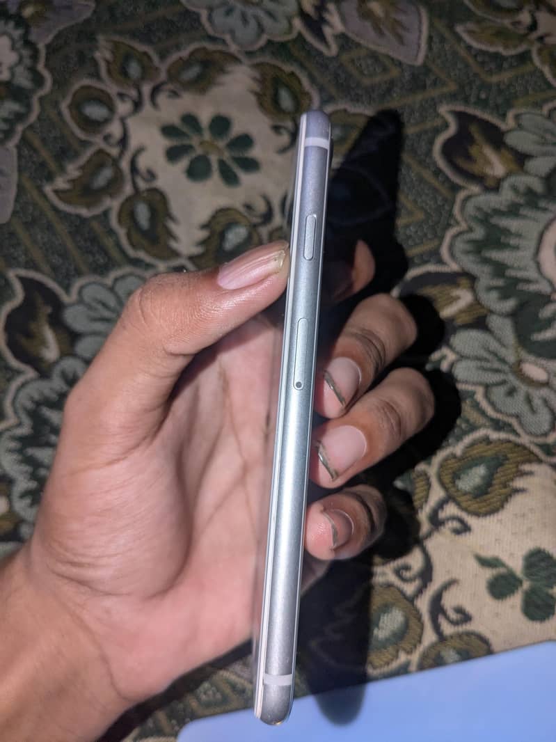 Apple iPhone 8 4