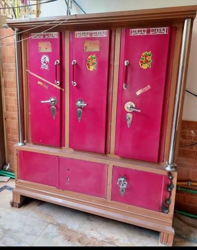 3 Doors Alamari