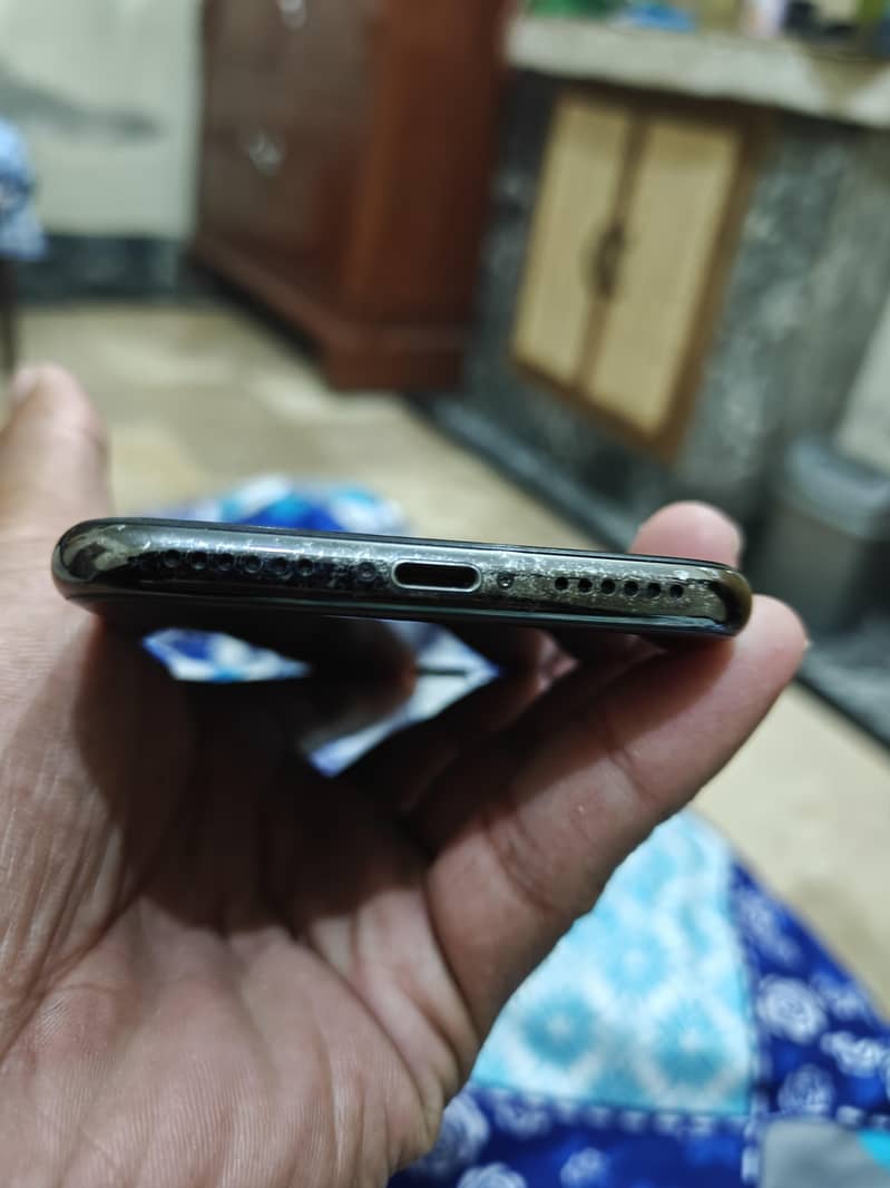 Apple iPhone X 3