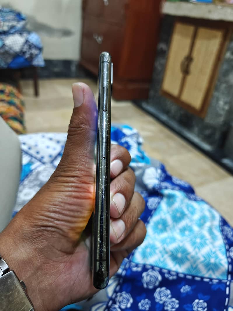 Apple iPhone X 4