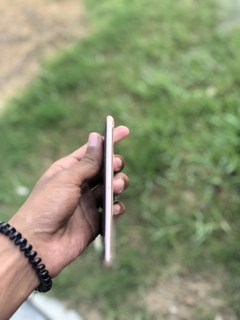 Apple iPhone 8 1