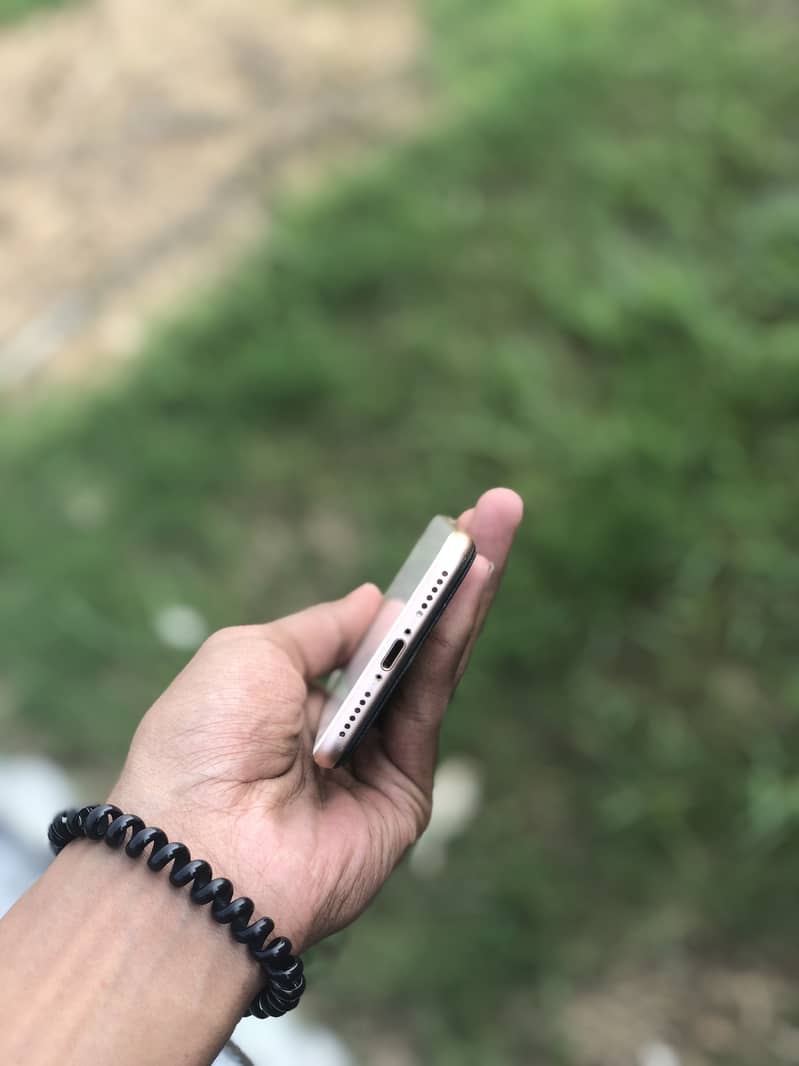 Apple iPhone 8 3