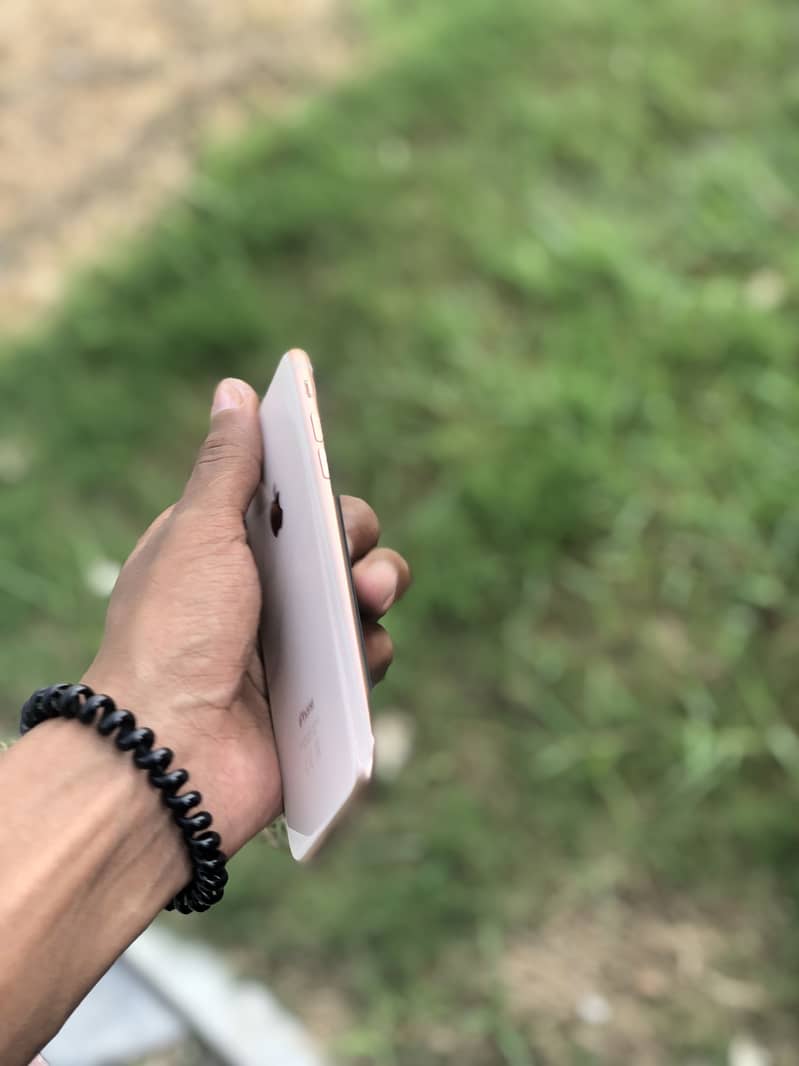 Apple iPhone 8 4