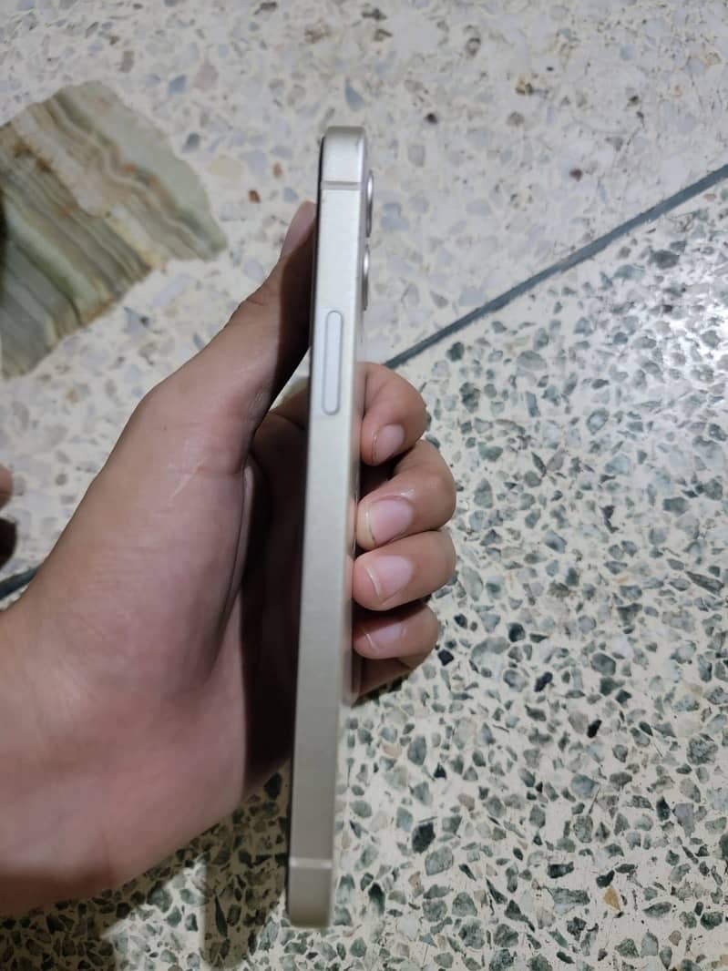 Apple iPhone 12 4