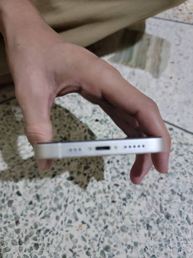Apple iPhone 12 6