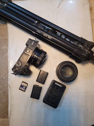 Sony A6500 with 2 lens 32GB m. card