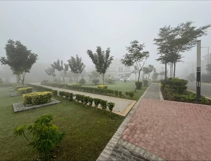10 MARLA TOP LOCATION PLOT . 0