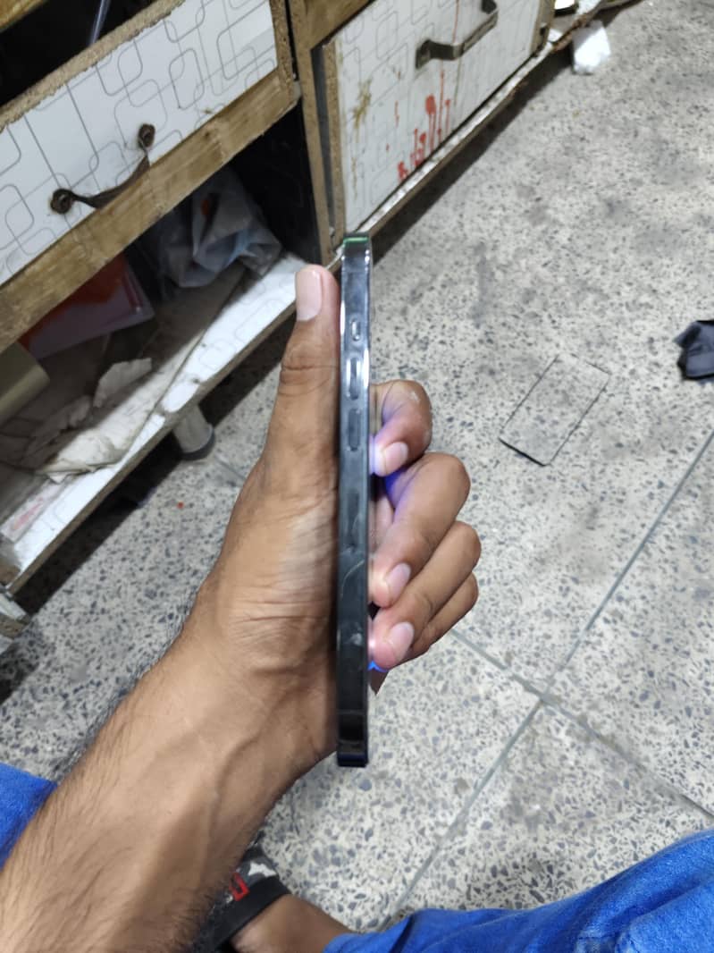 Apple iPhone 13 Pro 4