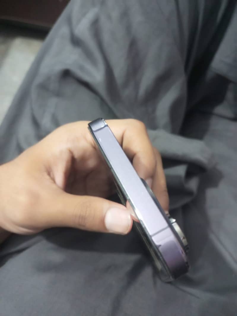 Apple iPhone 14 Pro Max 6