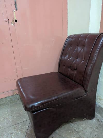 Single Seater Sofa Leather Excellent Condition