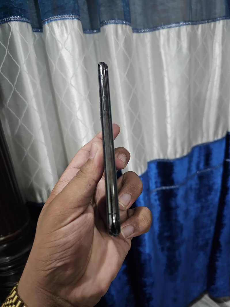Apple iPhone X 3
