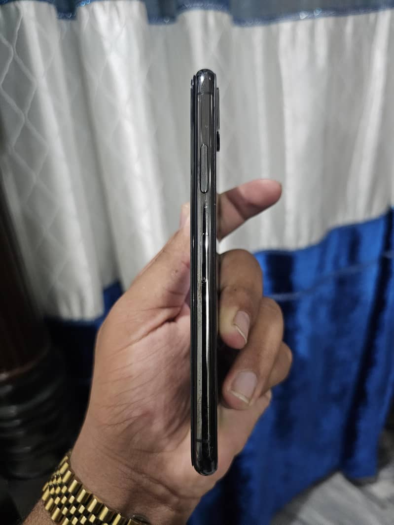 Apple iPhone X 6