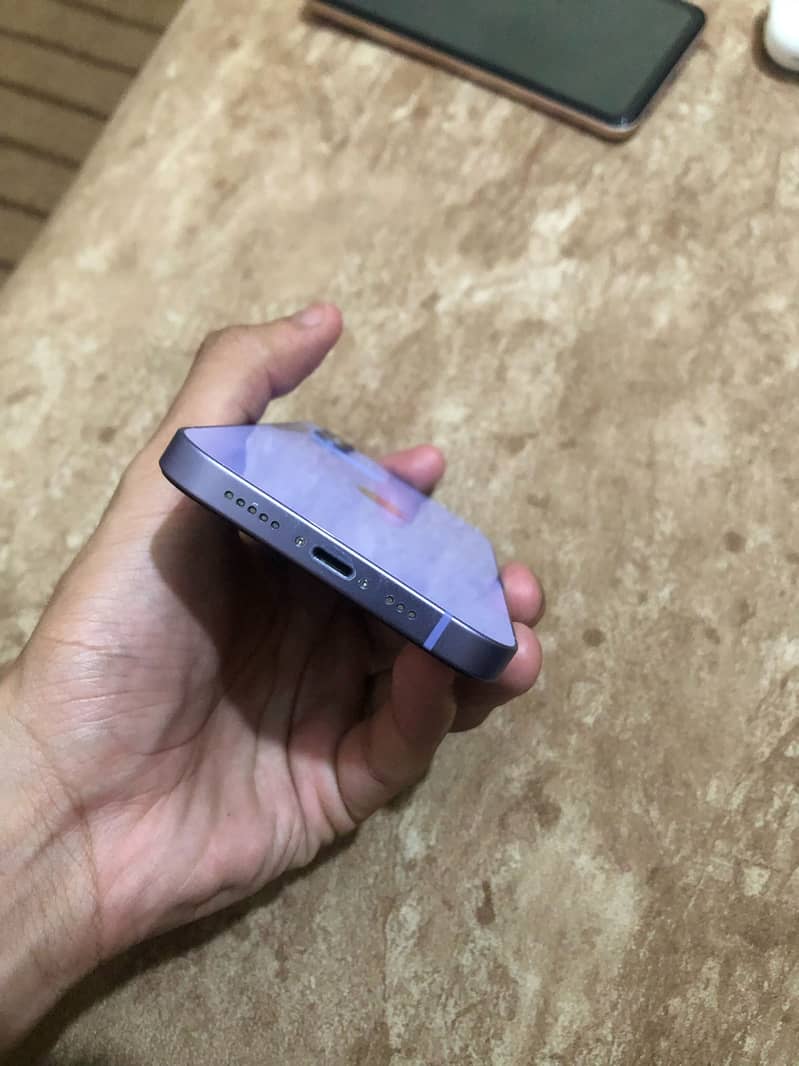 Apple iPhone 12 1